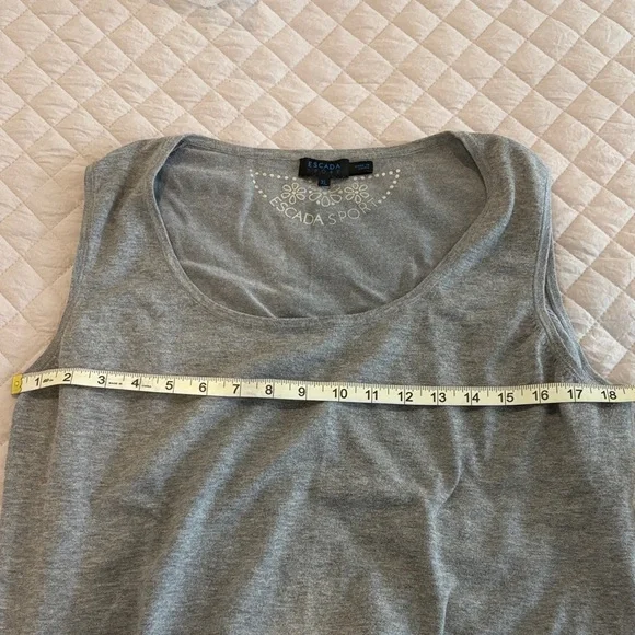 ESCADA VEST - Picture 4 of 4